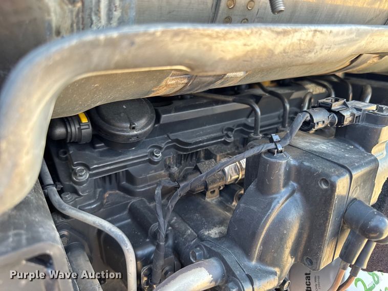 image for item EM2251 2021 Bobcat T870 tracked skid steer loader