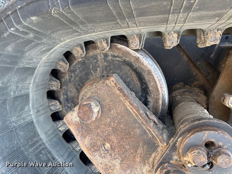 image for item EM2251 2021 Bobcat T870 tracked skid steer loader