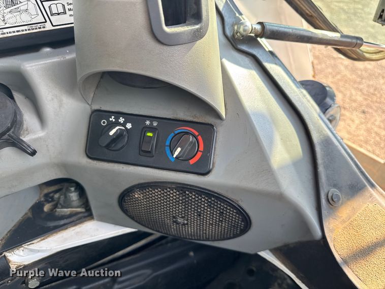 image for item EM2251 2021 Bobcat T870 tracked skid steer loader