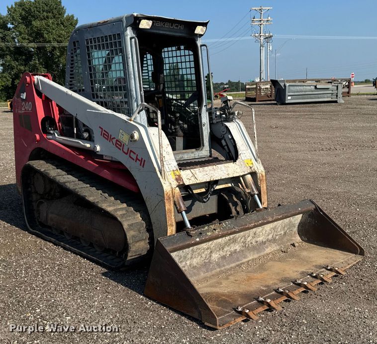 MINI CARGADOR SOBRE ORUGAS 2012 TAKEUCHI TL240