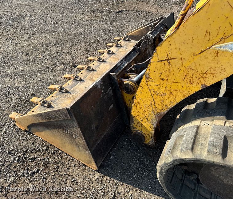 image for item EM2253 2004 Gehl CTL80 