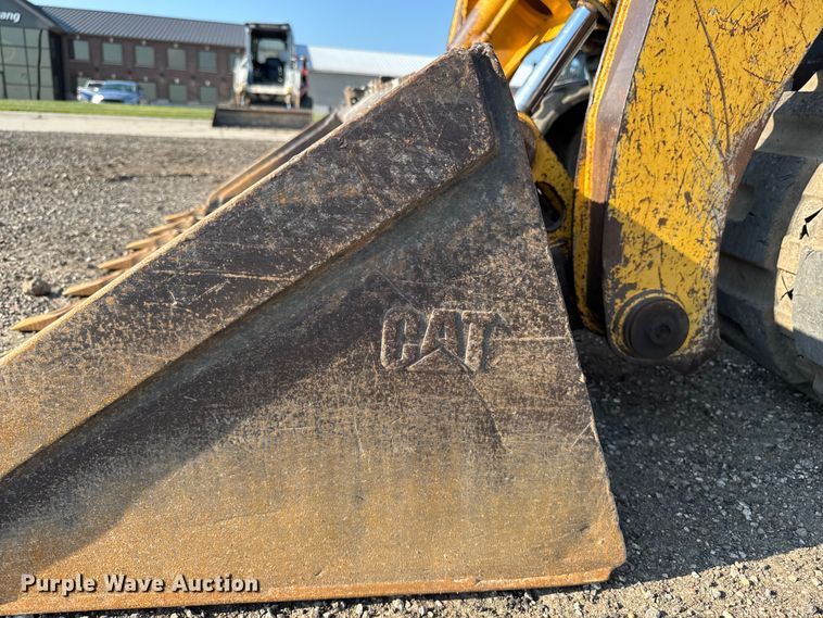 image for item EM2253 2004 Gehl CTL80 