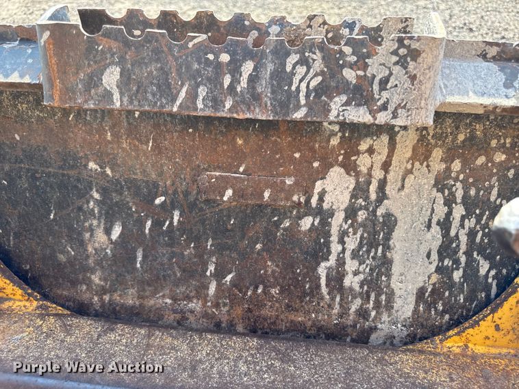 image for item EM2253 2004 Gehl CTL80 