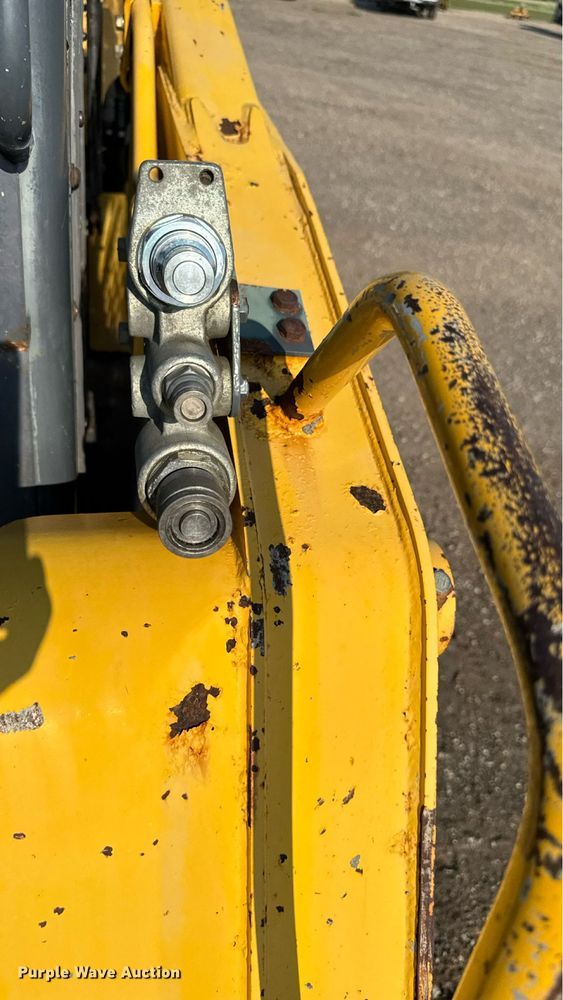 image for item EM2253 2004 Gehl CTL80 