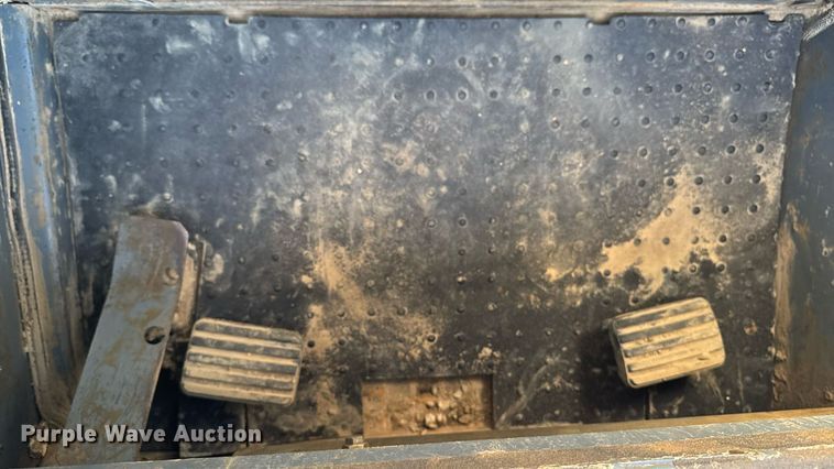 image for item EM2253 2004 Gehl CTL80 