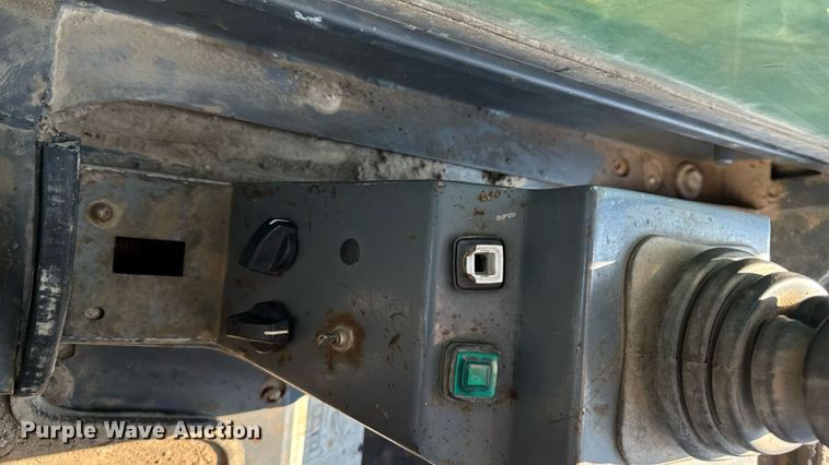 image for item EM2253 2004 Gehl CTL80 