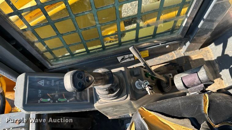 image for item EM2253 2004 Gehl CTL80 