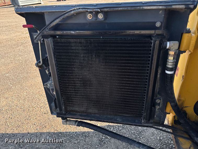 image for item EM2253 2004 Gehl CTL80 