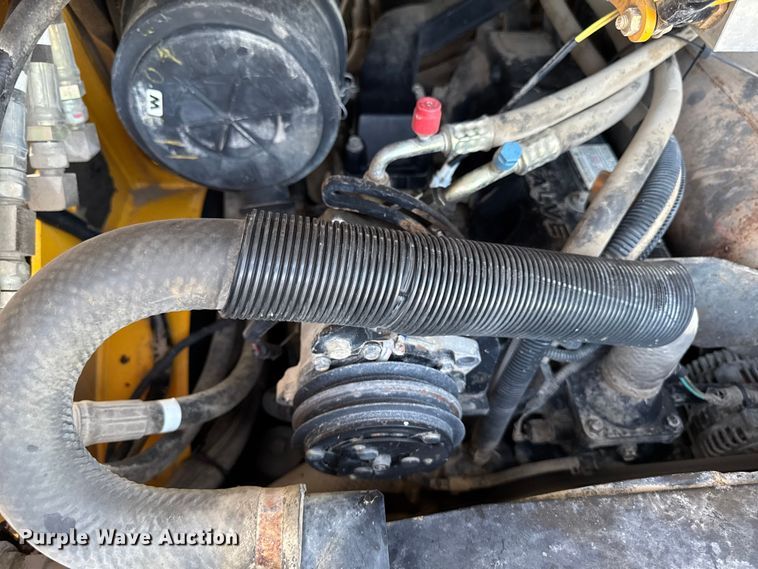 image for item EM2253 2004 Gehl CTL80 