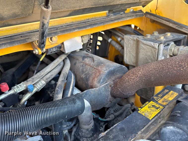 image for item EM2253 2004 Gehl CTL80 