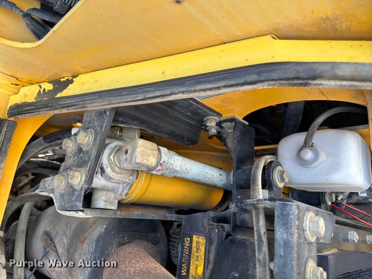 image for item EM2253 2004 Gehl CTL80 