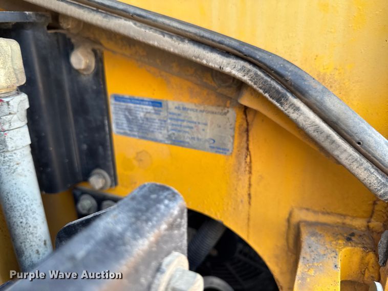 image for item EM2253 2004 Gehl CTL80 