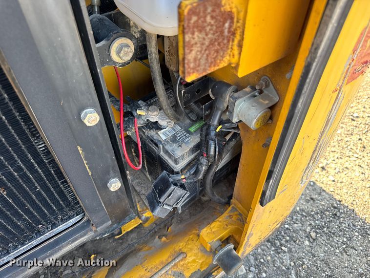 image for item EM2253 2004 Gehl CTL80 