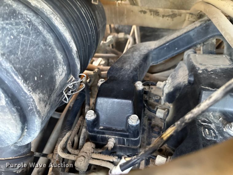 image for item EM2253 2004 Gehl CTL80 