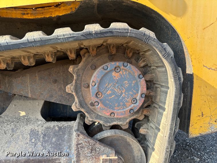 image for item EM2253 2004 Gehl CTL80 