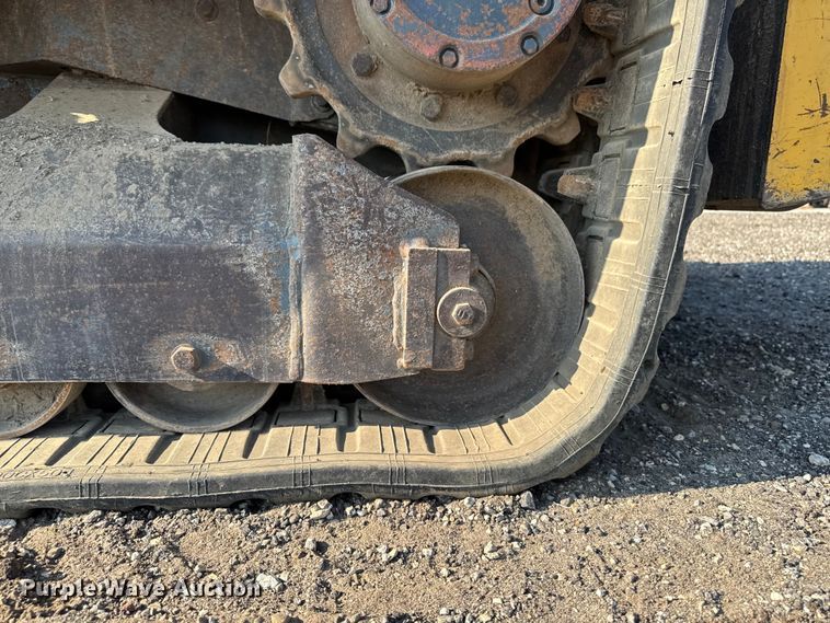 image for item EM2253 2004 Gehl CTL80 