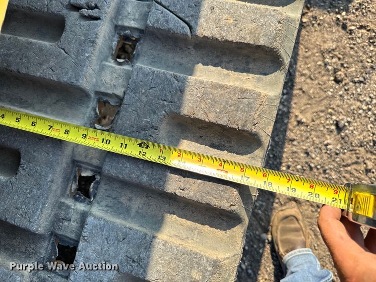 image for item EM2253 2004 Gehl CTL80 