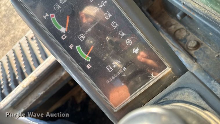 image for item EM2253 2004 Gehl CTL80 