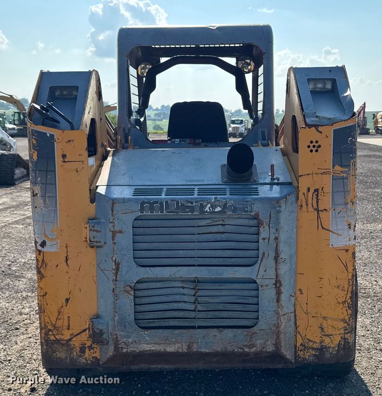image for item EM2258 2004 Mustang MTL25 tracked skid steer loader