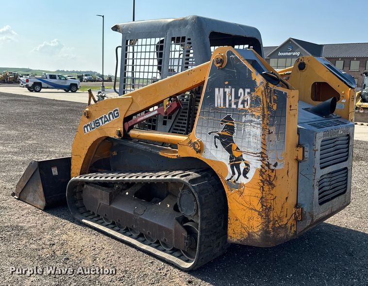 image for item EM2258 2004 Mustang MTL25 tracked skid steer loader