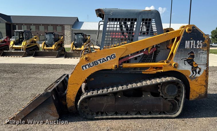 image for item EM2258 2004 Mustang MTL25 tracked skid steer loader