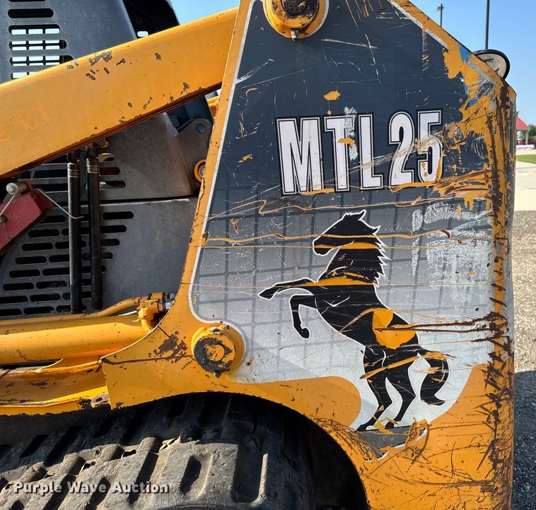image for item EM2258 2004 Mustang MTL25 tracked skid steer loader