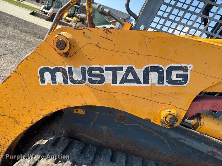 image for item EM2258 2004 Mustang MTL25 tracked skid steer loader