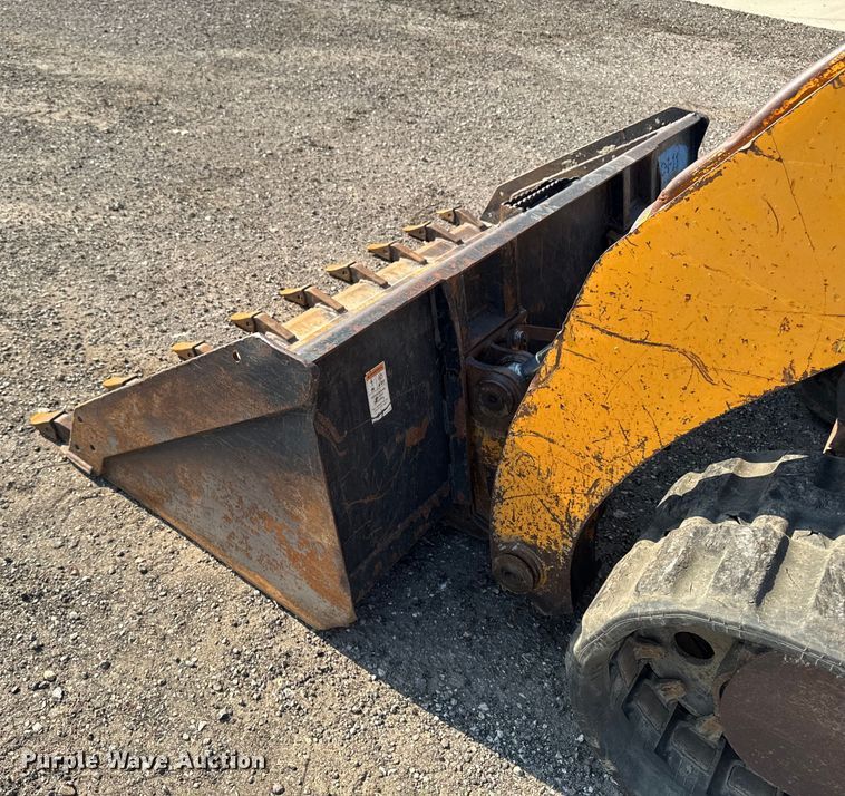 image for item EM2258 2004 Mustang MTL25 tracked skid steer loader