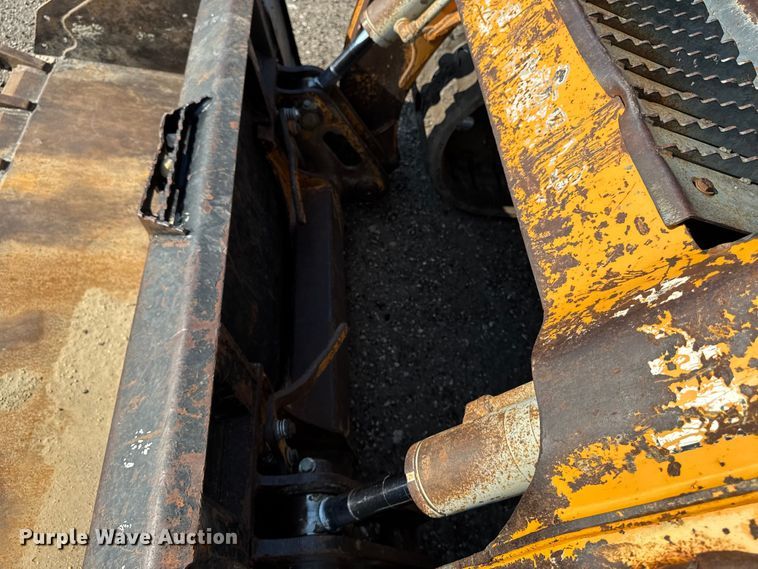 image for item EM2258 2004 Mustang MTL25 tracked skid steer loader