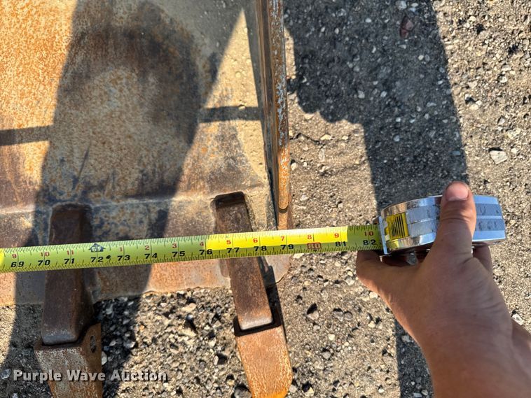 image for item EM2258 2004 Mustang MTL25 tracked skid steer loader