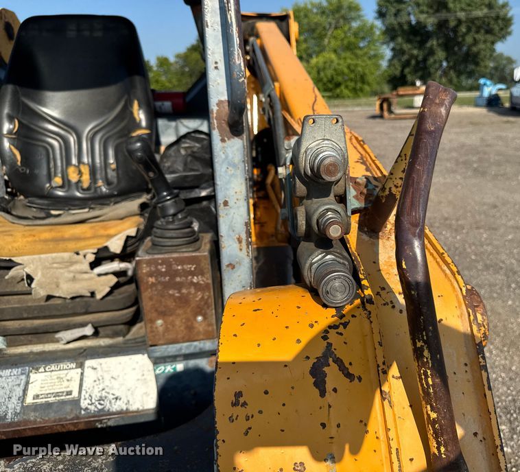 image for item EM2258 2004 Mustang MTL25 tracked skid steer loader