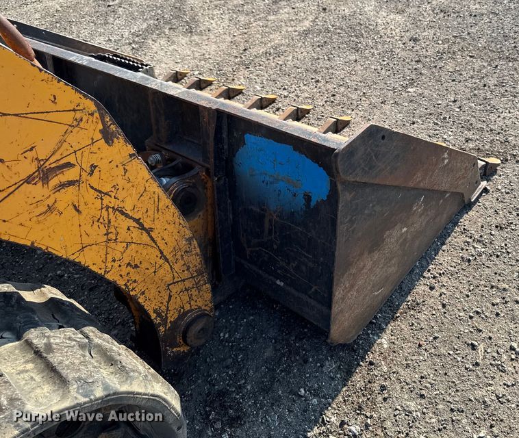 image for item EM2258 2004 Mustang MTL25 tracked skid steer loader