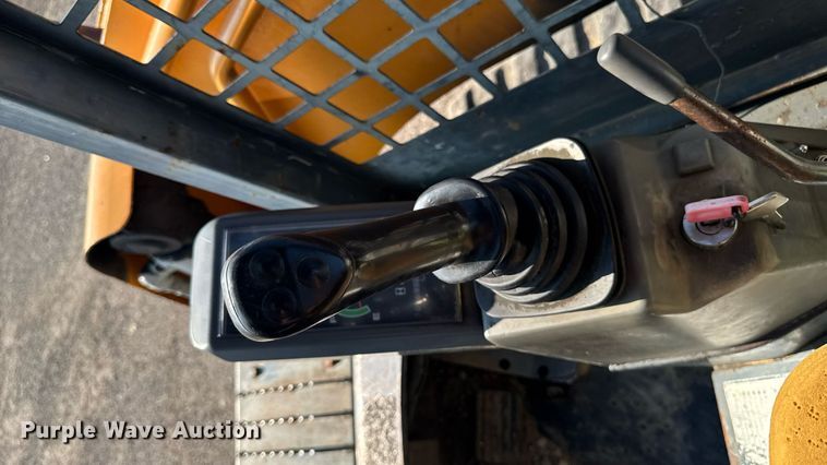 image for item EM2258 2004 Mustang MTL25 tracked skid steer loader