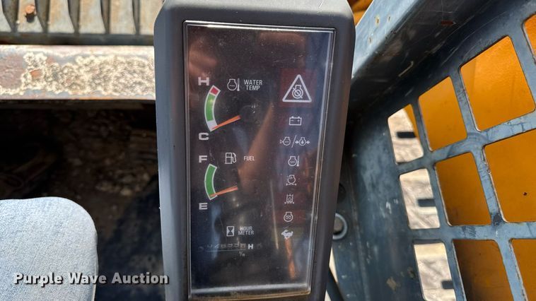 image for item EM2258 2004 Mustang MTL25 tracked skid steer loader