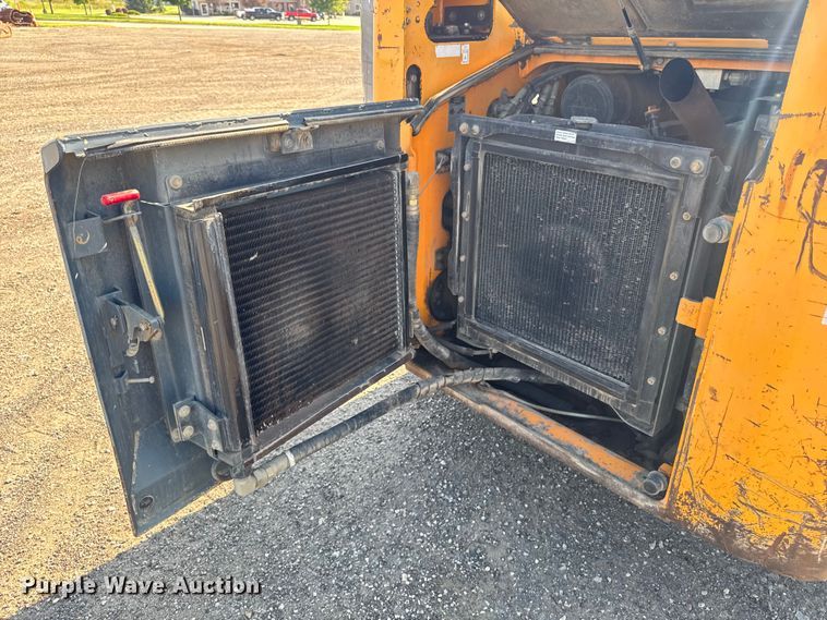image for item EM2258 2004 Mustang MTL25 tracked skid steer loader