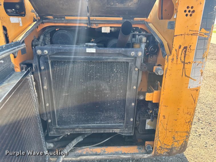 image for item EM2258 2004 Mustang MTL25 tracked skid steer loader