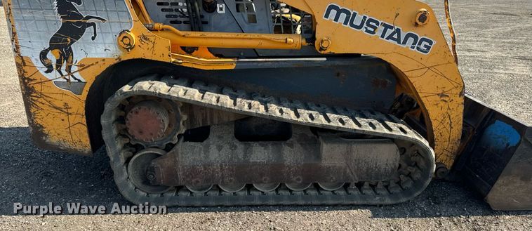 image for item EM2258 2004 Mustang MTL25 tracked skid steer loader