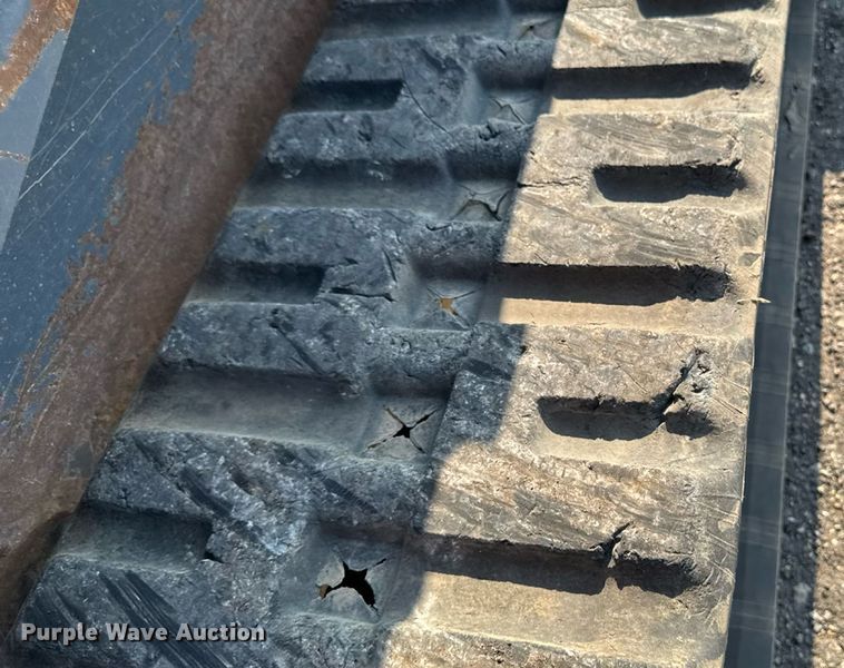 image for item EM2258 2004 Mustang MTL25 tracked skid steer loader