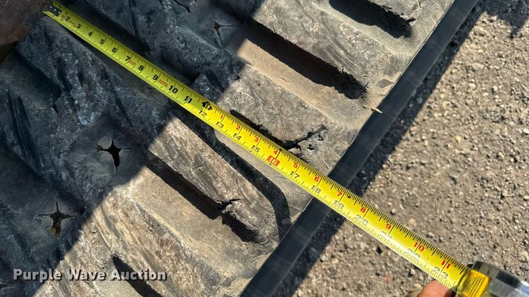 image for item EM2258 2004 Mustang MTL25 tracked skid steer loader