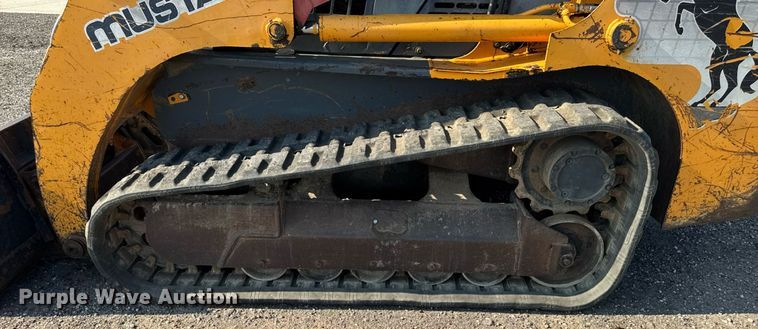 image for item EM2258 2004 Mustang MTL25 tracked skid steer loader