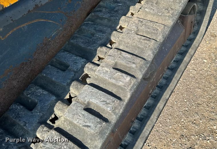 image for item EM2258 2004 Mustang MTL25 tracked skid steer loader