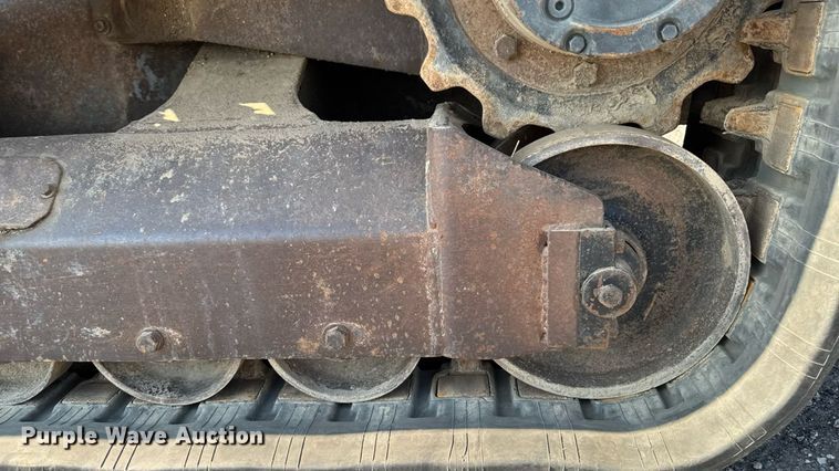 image for item EM2258 2004 Mustang MTL25 tracked skid steer loader