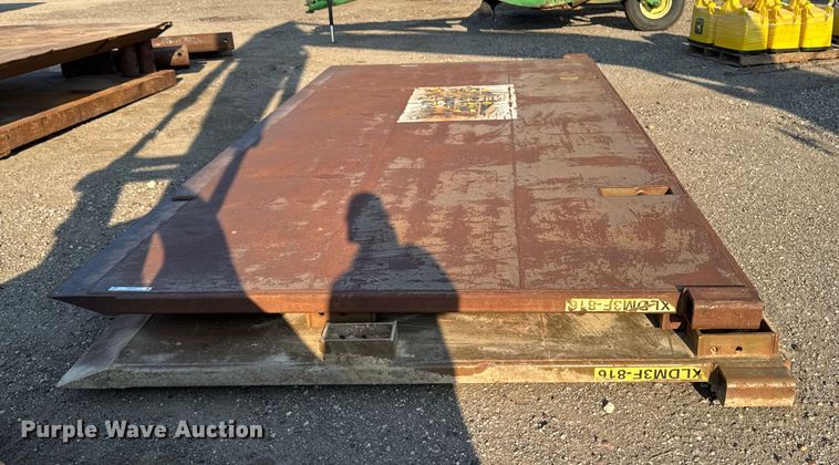 image for item EM2262 Trench box