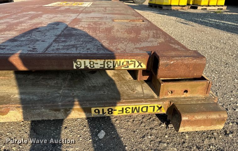 image for item EM2262 Trench box