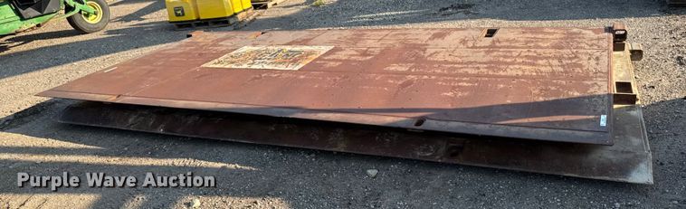 image for item EM2262 Trench box