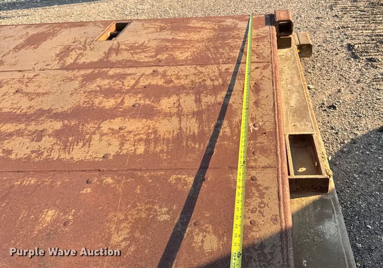 image for item EM2262 Trench box