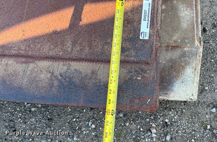 image for item EM2262 Trench box