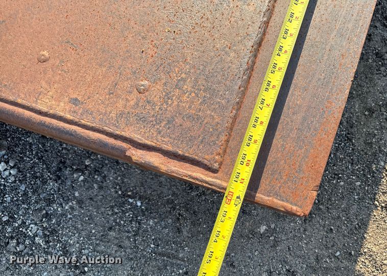 image for item EM2262 Trench box