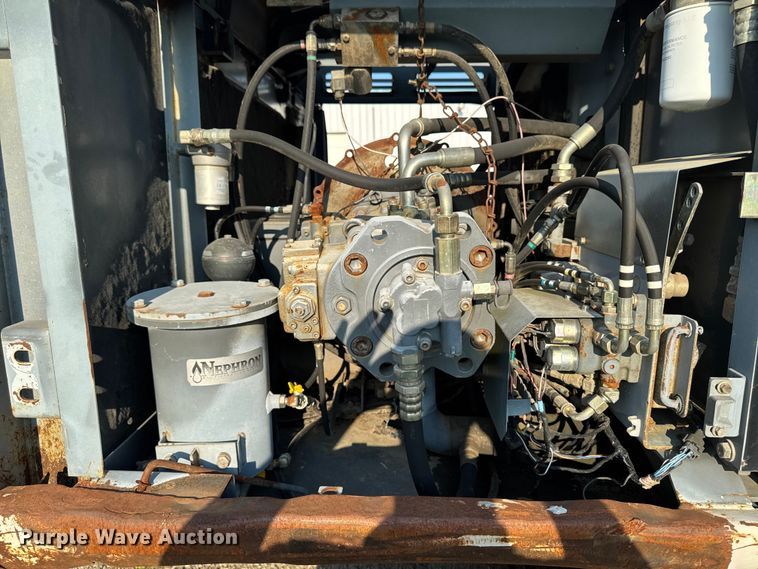 image for item EM2263 2000 Link Belt 2800 Quantum excavator