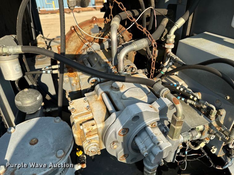 image for item EM2263 2000 Link Belt 2800 Quantum excavator